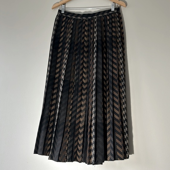 Irving Samuel Vintage Chevron Patterned Wool, Black and Brown Midi Skirt - Picture 4 of 16